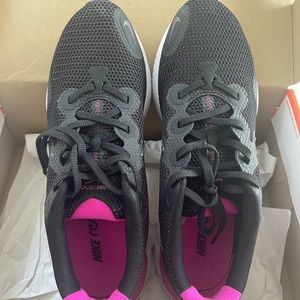 NEW Women’s Nike Renew Running Shoes